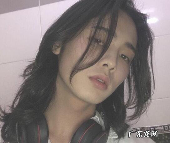 2022最新男生长发发型图片