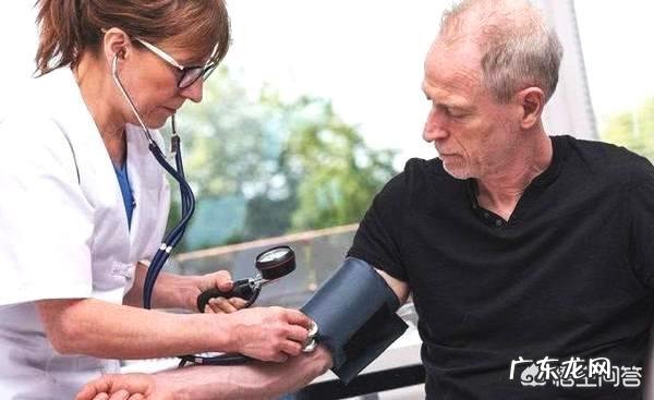 高血压的药吃了三、四年，控制得不错，是否需要调换呢？