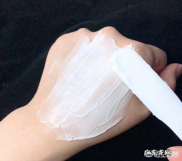 皮肤四季都会出现局部干裂的情况该怎样解决?