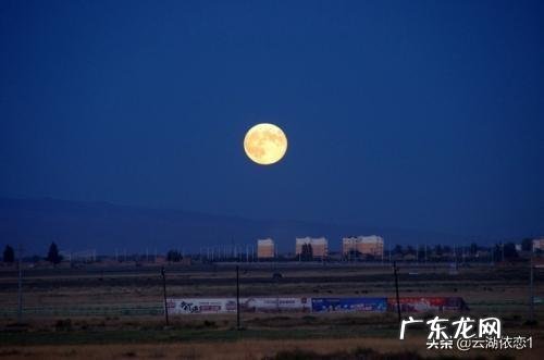 中秋节你会唱什么关于月亮、月饼的歌曲?说几句歌词,听听?