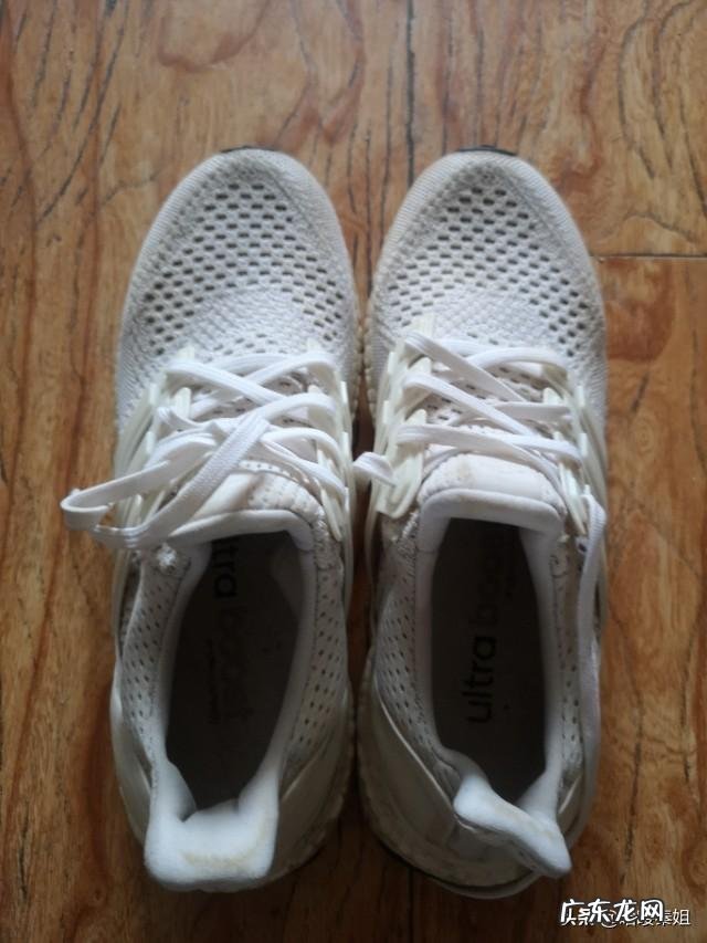 白色衣服污渍怎么样能彻底去除?