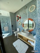 白色衣服污渍怎么样能彻底去除？