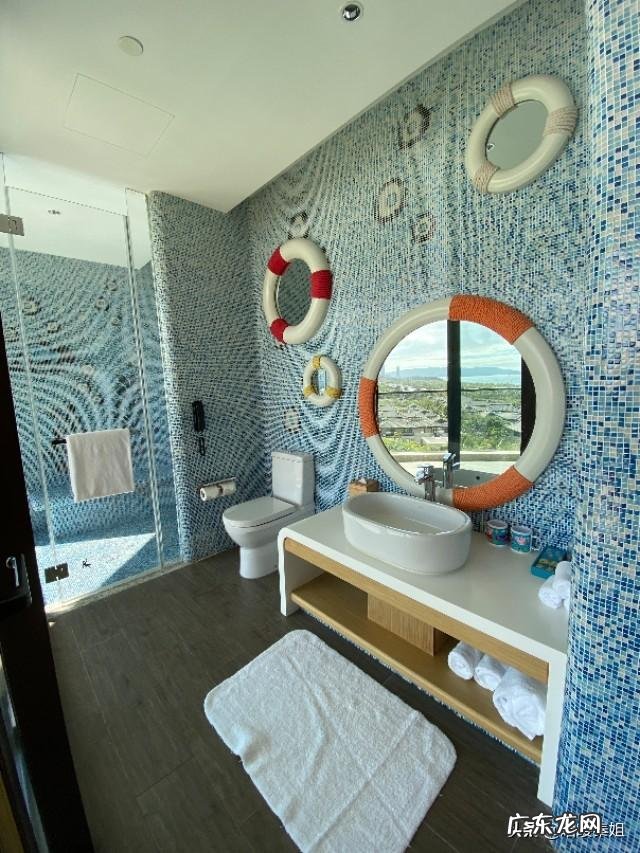 白色衣服污渍怎么样能彻底去除?