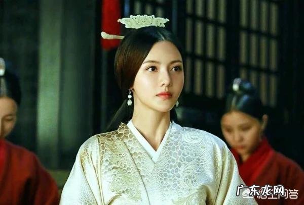 如何理解白居易的《长恨歌》一诗? 白居易一二三年ji的诗