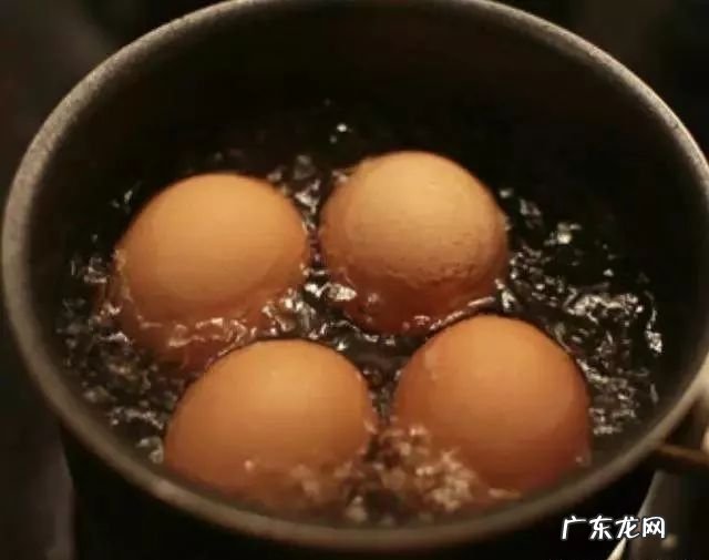煮鸡蛋冷水下锅还是热水下锅,煮鸡蛋的最佳时间是多少