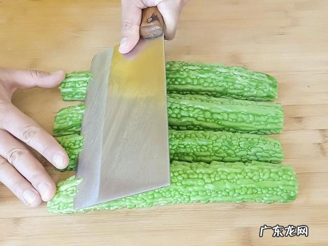 怎么生吃苦瓜才不觉得苦又不破坏苦瓜的营养?