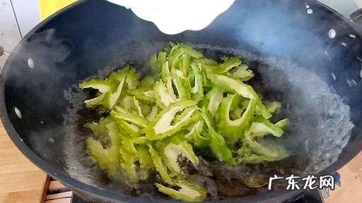 怎么生吃苦瓜才不觉得苦又不破坏苦瓜的营养?