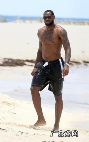 为什么花滑“小花”李子君会在22岁巅峰期宣布退役？