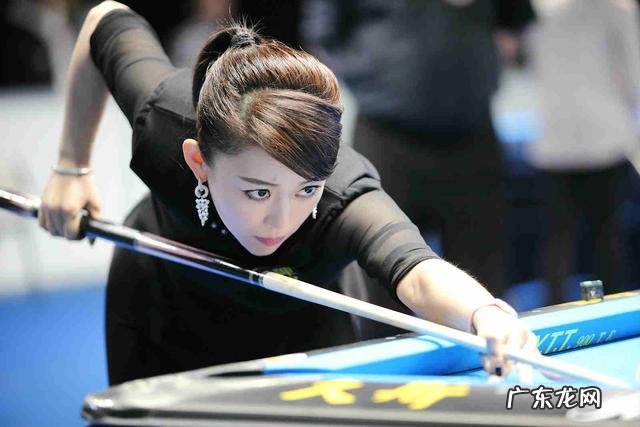 为什么花滑“小花”李子君会在22岁巅峰期宣布退役？