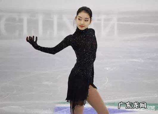 为什么花滑“小花”李子君会在22岁巅峰期宣布退役?