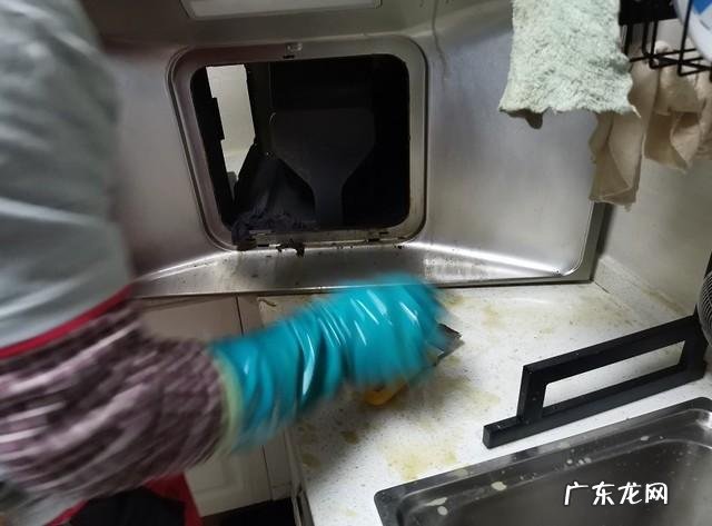 怎么清洗油烟机更干净 清洗油烟机用什么方法洗得干净