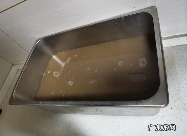 怎么清洗油烟机更干净 清洗油烟机用什么方法洗得干净