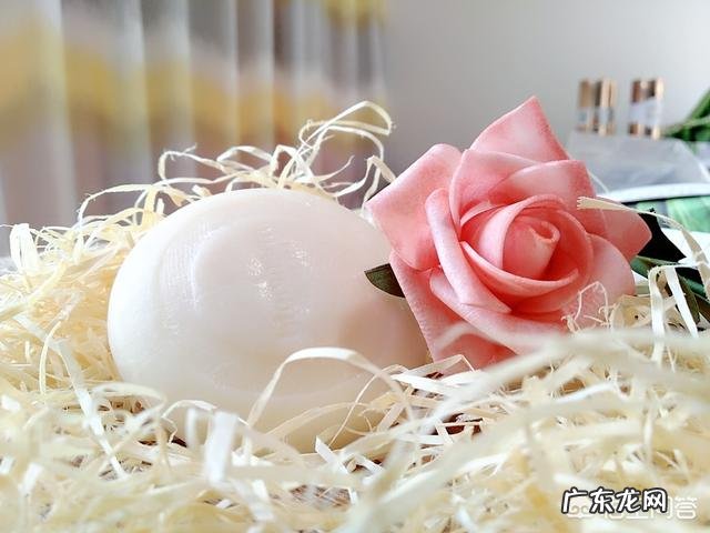 痘痘源源不断的长,和护肤品有关系吗