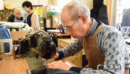 日本是发达国家,但为什么很多老人头发白了还要坚持上班