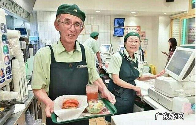 日本是发达国家,但为什么很多老人头发白了还要坚持上班
