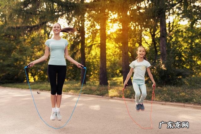 疫情之下,跳绳成了减肥者的“weiyi”选择,如何跳绳减肥效果好?