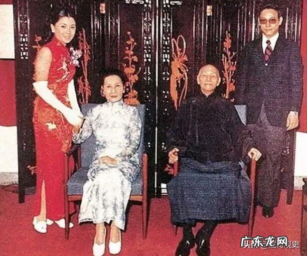 为什么影视作品里国民x军官都戴白手套?