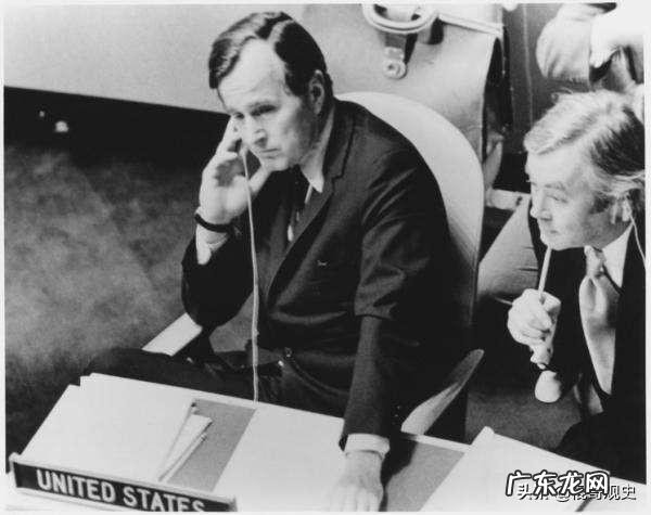 为什么影视作品里国民x军官都戴白手套？