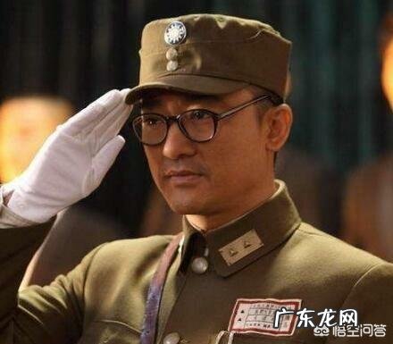 为什么影视作品里国民x军官都戴白手套?