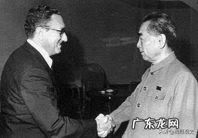 为什么影视作品里国民x军官都戴白手套?