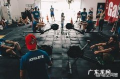 能拍照男的变女的是什么软件？ 拍照男变女的app