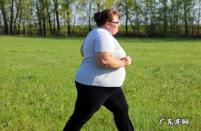 十月怀胎“卸货”后,一圈圈的大肚腩该怎样抚平呢?