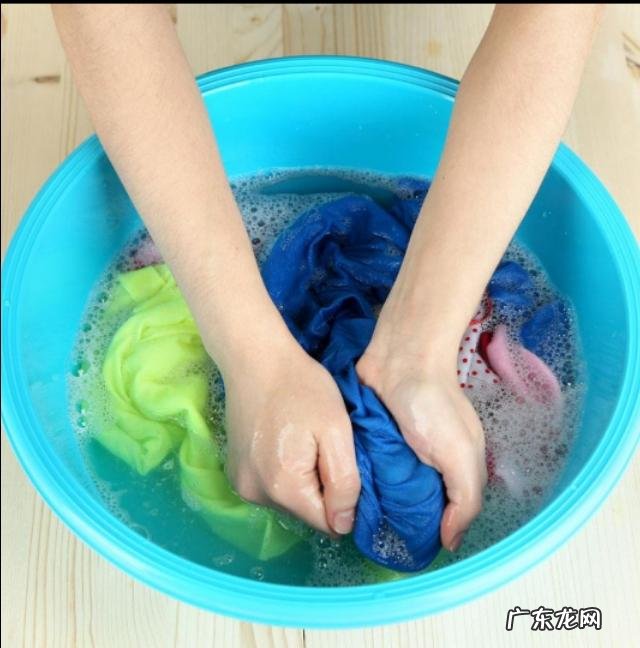 如何去掉衣服上的火龙果渍？