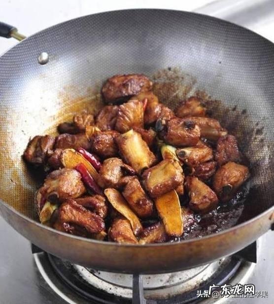 红烧排骨怎么做，请指导，谢谢？ 红烧排骨怎么做详细教程