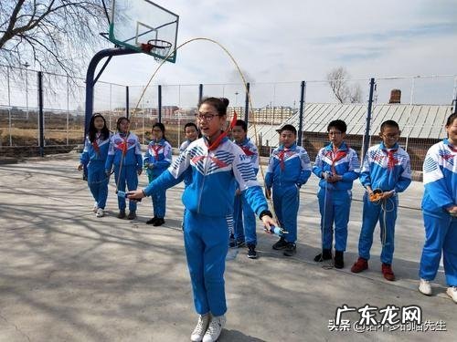 一个初三的学生跳绳一分钟能跳到300+个吗?