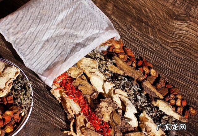 洗脚水里扔进这个,排毒养颜,瘦身减脂,还能睡得香