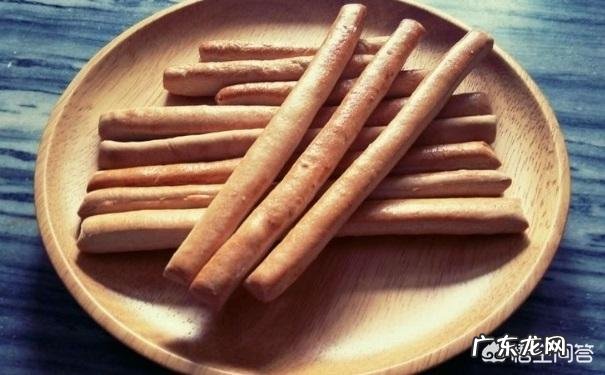 宝宝三个多月就长牙了，有这么早的吗？正常吗？