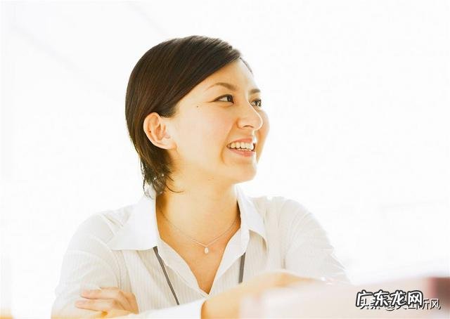 民间俗语:“勾头女子挺胸汉,一生富贵半生闲”,究竟啥意思?