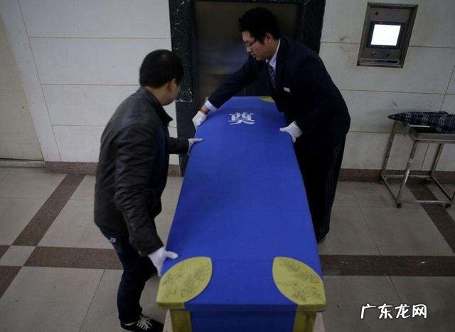 遗体被推进火化炉瞬间有什么变化多长时间变骨灰