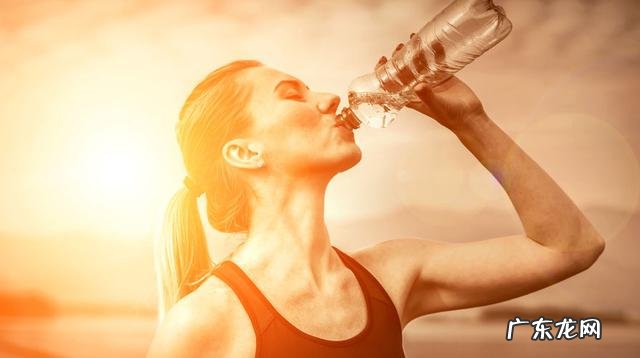运动中怎么喝水?喝多少水合适?