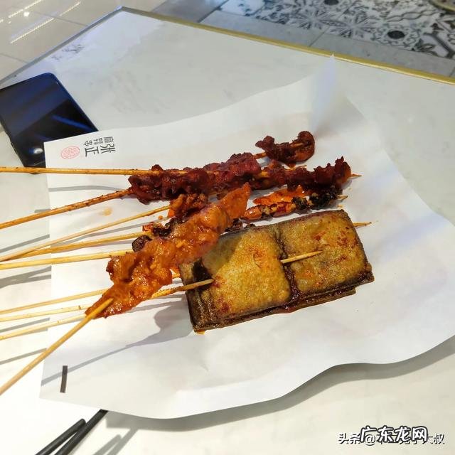 炸鸡去掉外层油炸的皮后只吃内部鸡肉热量还很高么?