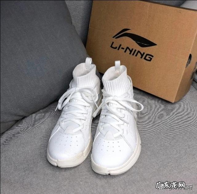 有什么比较舒适的小白鞋、平板鞋推荐？