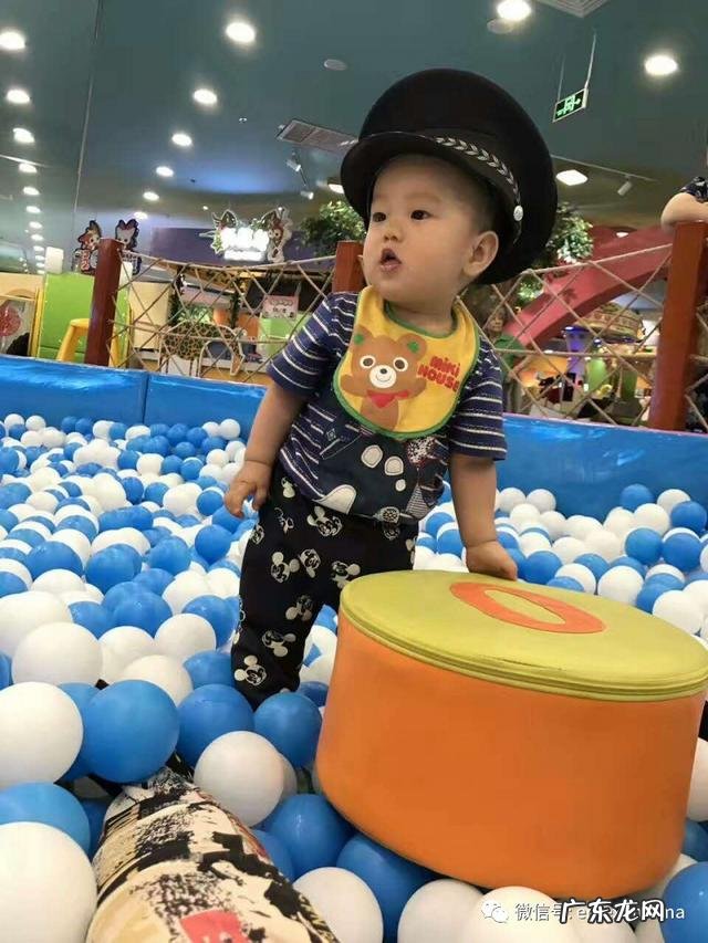 7-9个月幼儿动作发育