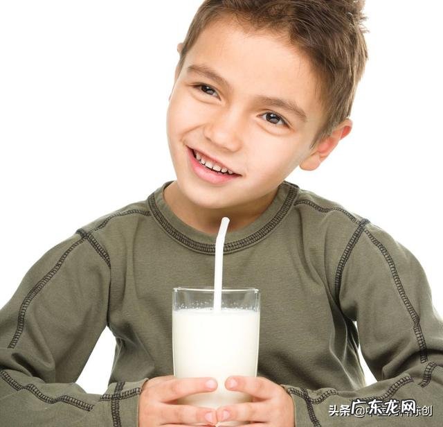 一岁多的孩子晚上九点左右吃豆浆玉米汁好还是早上吃好?