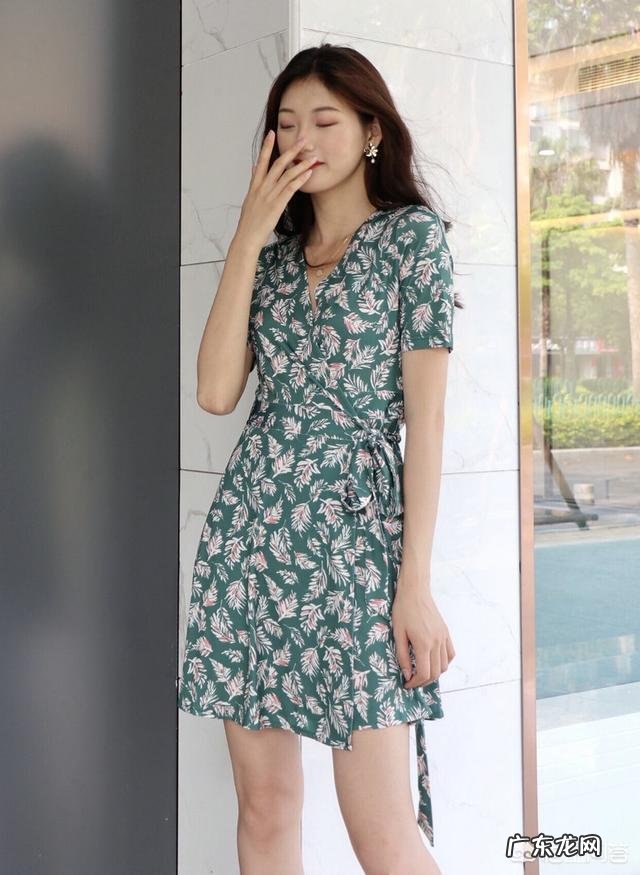 一米四七的个子重一百二穿什么样的裙子好看?