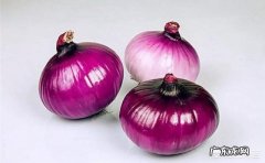 洋葱凉拌花生米的做法是什么？