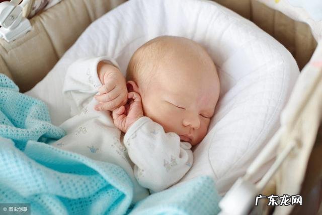 新生儿出生每个月体重增加多少 初生儿体重增加多少正常