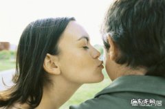 三观不太合的情侣应该怎么办