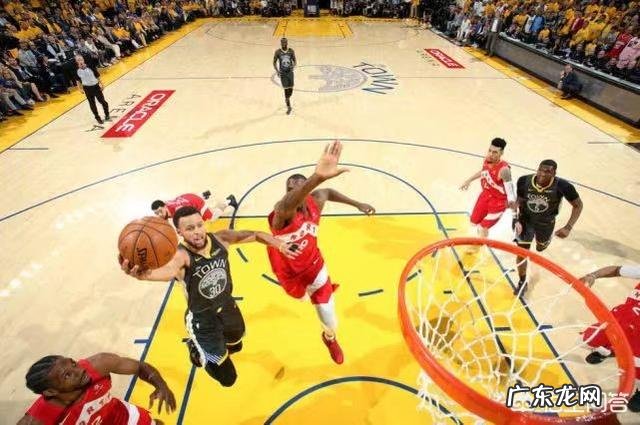 猛龙队的伊巴卡和加索尔,谁应该首发?