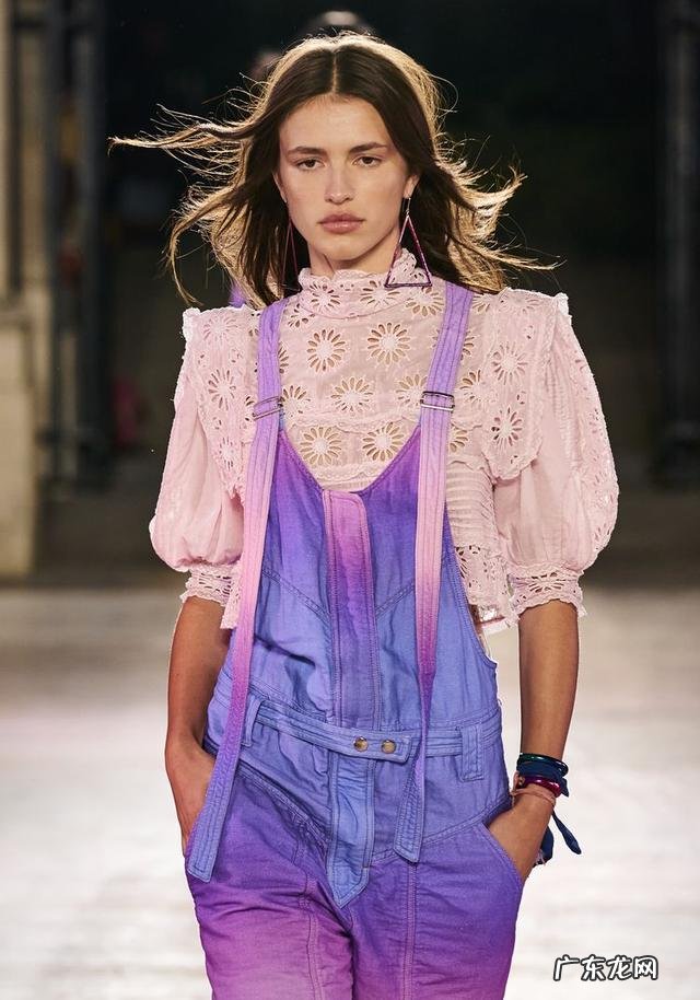 2022女生圆脸发型 发型女2022流行发盖头型