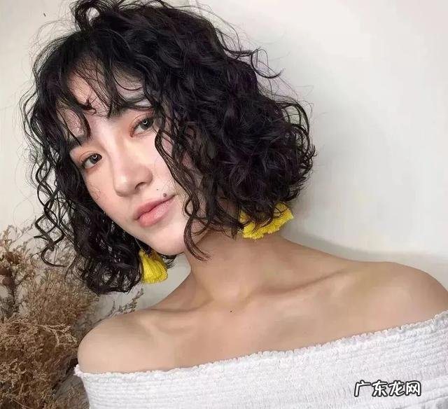 今年最流行的卷短发 2022年最时尚潮流小卷短发