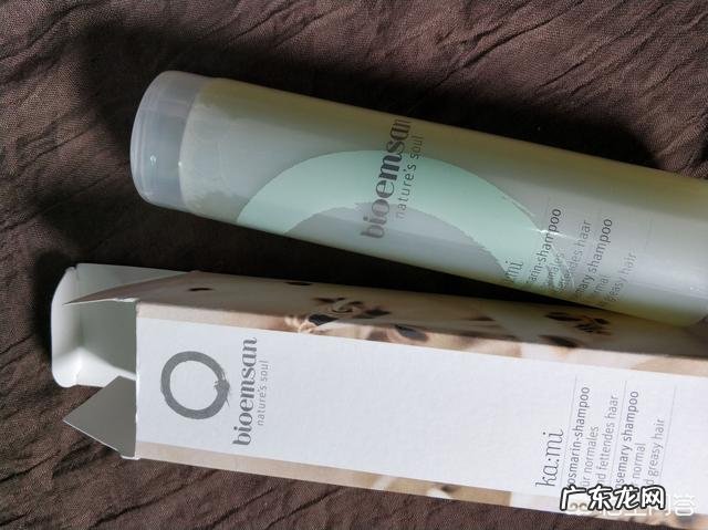 请问掉头发很厉害跟天天洗头发有关系吗？