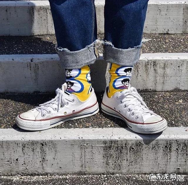 白鞋子配什么颜色袜子好看?