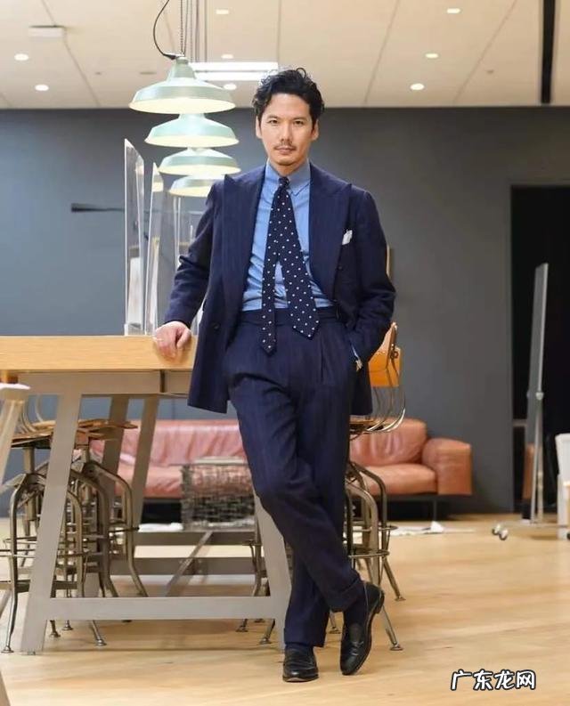 穿正式西装要注意哪些方面 如何穿正式西装才能更加得体