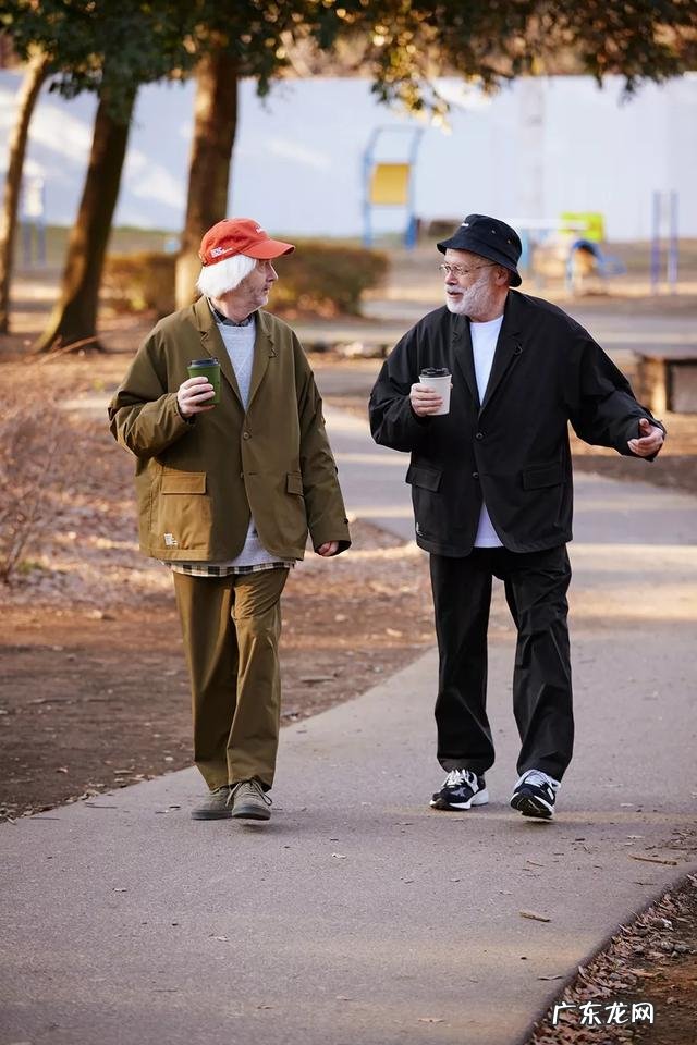 穿正式西装要注意哪些方面 如何穿正式西装才能更加得体