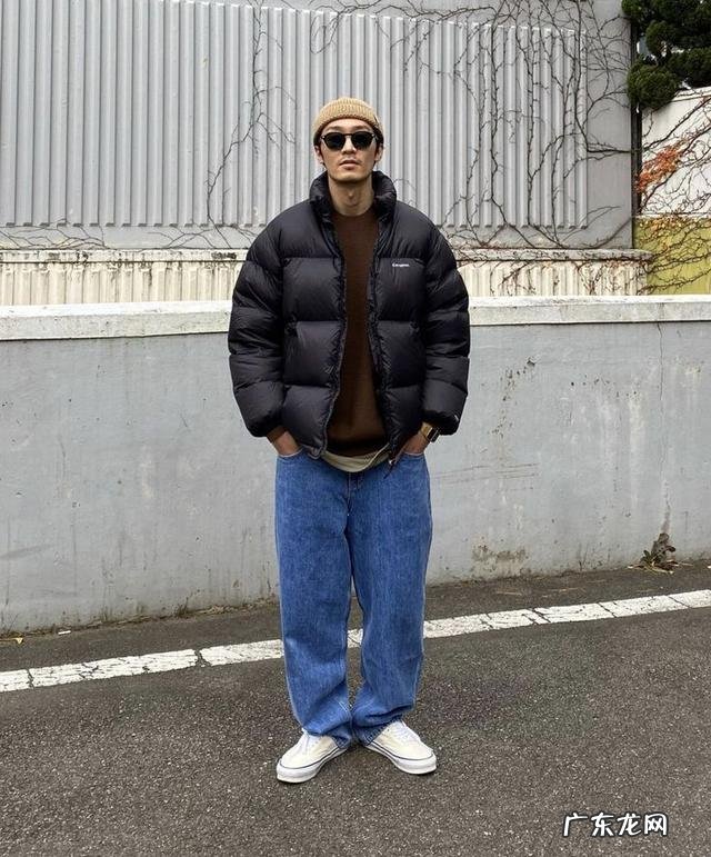 黑色长款羽绒服过膝怎么搭配冬季 黑色长款羽绒服穿搭女2021高级感